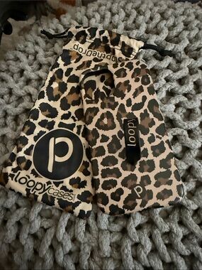 Loopy Case Leopard Print Phone Grip Case - Brown and Black for IPhone 12 Pro.
